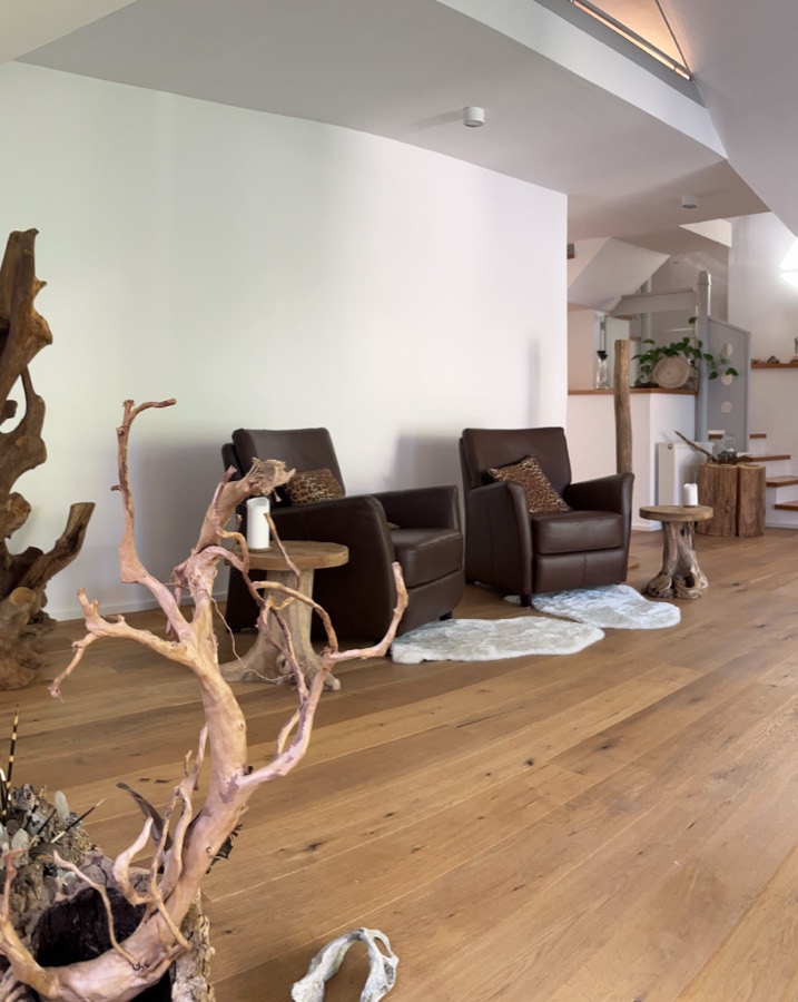Beratungsraum für das Erstgespräch zur Energiemassage in Landshut
