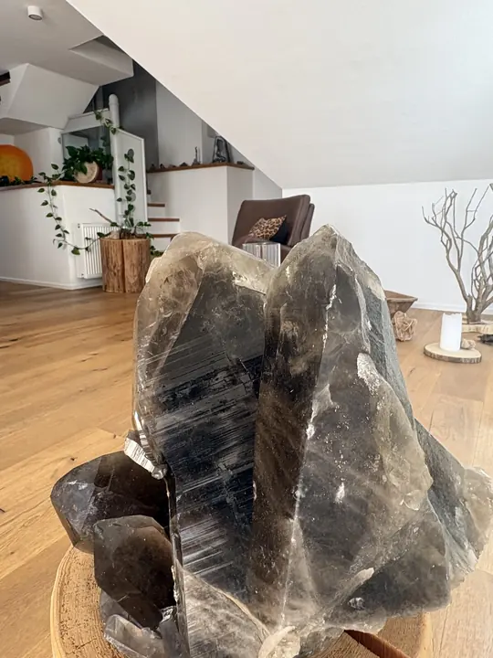 Grosser Rauchquarz im Hauptraum von Raum Landshut